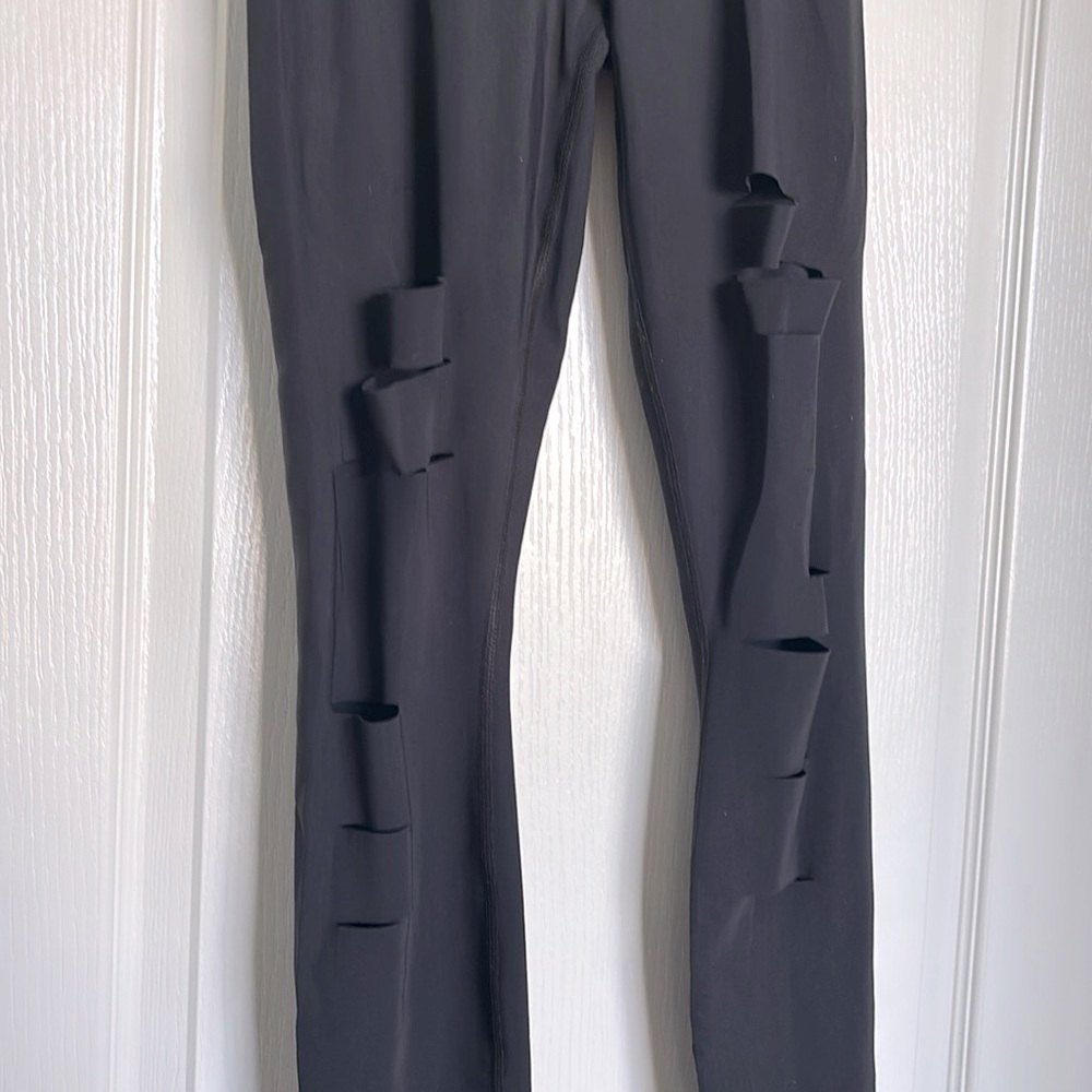 Alo Ripped Leggings - Picture 3 of 6